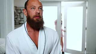 Kayley Gunner's Enhanced Body Gets Fucked - страстные шлюхи в HD BIGWHORE.COM