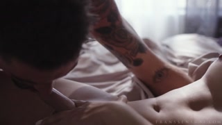 Tattooed Blonde Gives Head - страстные шлюхи в HD BIGWHORE.COM
