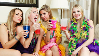 Mardi Gras Fuckfest: Cadence Lux and Lily Rader Take Turns on Ryan Riesling - страстные шлюхи в HD BIGWHORE.COM