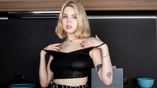 Innocent teen explores her body for the first time - страстные шлюхи в HD BIGWHORE.COM