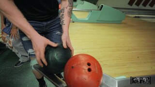 The Bowling Alley Goes Wild - новинки порно на BIGWHORE.COM