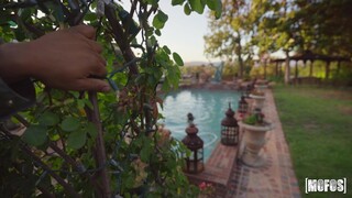 Doggystyle in the Garden - новинки порно на BIGWHORE.COM
