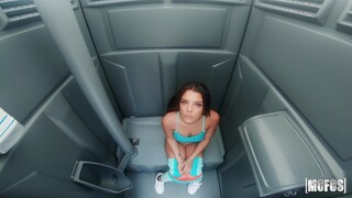 Ella Cruz Masturbates on Creeper Cam - страстные шлюхи в HD BIGWHORE.COM