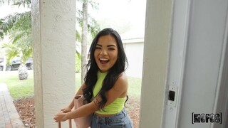 Get Ready for a Blowjob from a Hot Roommate - страстные шлюхи в HD BIGWHORE.COM