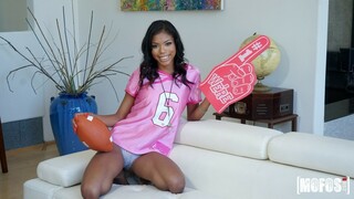 Sporty Nia Nacci Sucks and Fucks in Fantasy Football - страстные шлюхи в HD BIGWHORE.COM