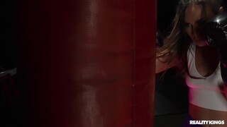 Brunette Bombshell Kelsi Monroe - страстные шлюхи в HD BIGWHORE.COM