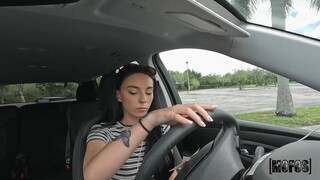 The Driver Gives a Blowjob Surprise! - страстные шлюхи в HD BIGWHORE.COM