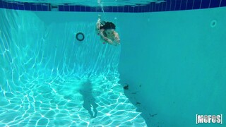 Pool Side Squirting Lesbians - новинки порно на BIGWHORE.COM