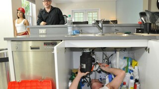 Latina Bombshell Fucks Handyman - страстные шлюхи в HD BIGWHORE.COM