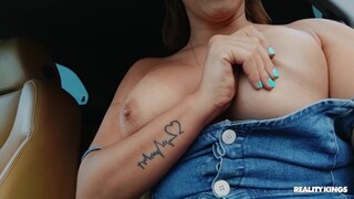 Big Cock POV Action in a Car - новинки порно на BIGWHORE.COM