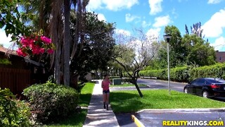 Teen Blowjob In The Outdoors - страстные шлюхи в HD BIGWHORE.COM