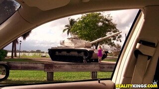 Blonde Bombshell Tyler Steel in Outdoor Action - новинки порно на BIGWHORE.COM