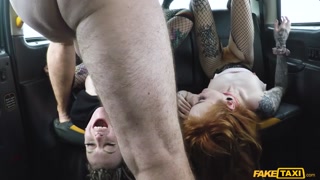 Big Tits and Petite Pussy in a Taxi - новинки порно на BIGWHORE.COM