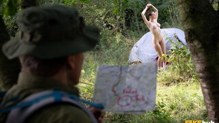 Wife Sucks Hiker's Cock in the Woods - страстные шлюхи в HD BIGWHORE.COM