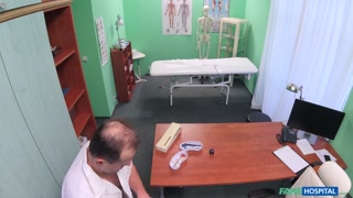 Amateur Short-Haired Girl Sucks Doctor's Cock - страстные шлюхи в HD BIGWHORE.COM