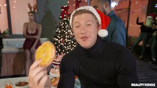 Big Tits Christmas Party Blowjob - страстные шлюхи в HD BIGWHORE.COM