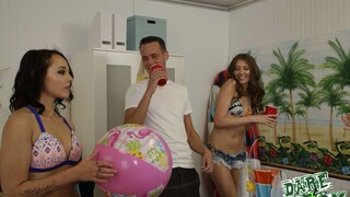 Athletic Latinas Party Hard - страстные шлюхи в HD BIGWHORE.COM