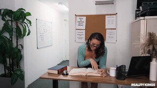 Big Ass College Girl Gets Cumshot in Class - страстные шлюхи в HD BIGWHORE.COM