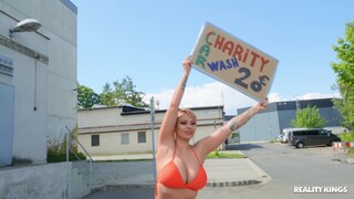 Big Tits Car Wash Fun - страстные шлюхи в HD BIGWHORE.COM