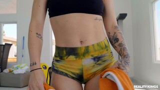 Brunette Bombshell Mia Moore Squirts - страстные шлюхи в HD BIGWHORE.COM