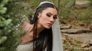 Runaway Bride Takes Big Dick in Cowgirl & Missionary - страстные шлюхи в HD BIGWHORE.COM