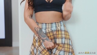 Cheating Slut Lacey London Takes a Strap-On - страстные шлюхи в HD BIGWHORE.COM