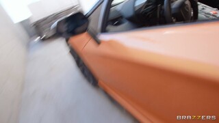 Angela White's Big Tits Ride Damion Dayski in a Car - страстные шлюхи в HD BIGWHORE.COM