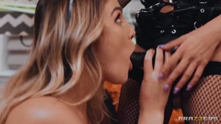 Brazzers Halloween Treats - Blowjobs, Doggystyle & Threesomes - страстные шлюхи в HD BIGWHORE.COM