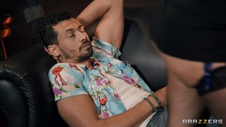 Mona's Brunette Blowjob Bash - новинки порно на BIGWHORE.COM