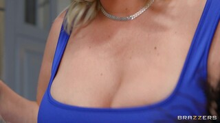 Big Tits Stepmom Quinn Waters Loves Her Toy - Full Hardcore Sex - страстные шлюхи в HD BIGWHORE.COM