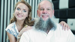 Sofi Goldfinger's Hairy Pussy Gets Licked - страстные шлюхи в HD BIGWHORE.COM