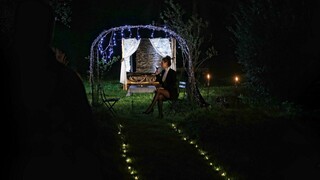 Brunette Bombshells in the Garden - страстные шлюхи в HD BIGWHORE.COM