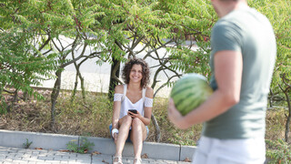 Surprise Encounter on Foot - страстные шлюхи в HD BIGWHORE.COM