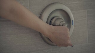 Shower Fun with Brunette Crystal Clark - страстные шлюхи в HD BIGWHORE.COM