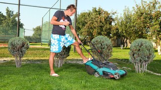 Big Titted Gardener Bella D Takes It Outside - страстные шлюхи в HD BIGWHORE.COM
