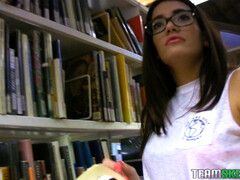 Teenage Seduction in the Library - страстные шлюхи в HD BIGWHORE.COM