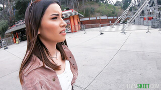 Hot Girl Flashes at the Park - Aria Lee's Wild Side - страстные шлюхи в HD BIGWHORE.COM
