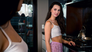 Shaved & Hairy Pussy Play: Petite Lesbians Alex Coal & Liz Jordan - страстные шлюхи в HD BIGWHORE.COM