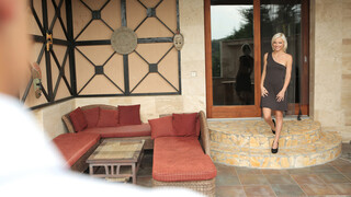 Short Hair Beauty Zazie Skymm Gives Wet Blowjob in Risque Romance - новинки порно на BIGWHORE.COM