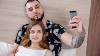 Bella Grey & Papa Paradoxxx Photo Shoot Fun - страстные шлюхи в HD BIGWHORE.COM