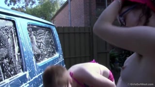 Alexx & Rosie’s Steamy Carwash Encounter - страстные шлюхи в HD BIGWHORE.COM