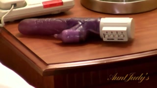 Kelly loves playing with her vibrator - страстные шлюхи в HD BIGWHORE.COM