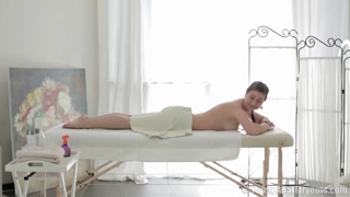 Young and flexible Maia explores anal for the first time - страстные шлюхи в HD BIGWHORE.COM