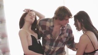Zeppelin on Fire: Young Brunettes Give a POV Handjob - новинки порно на BIGWHORE.COM