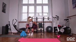 Hot Blonde Romy Indy Gym Fuck & Cum - страстные шлюхи в HD BIGWHORE.COM