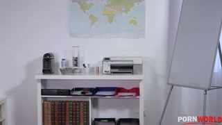 Horny MILF Seduces Young Coworker for Office Sex - страстные шлюхи в HD BIGWHORE.COM