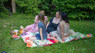 Naughty Lesbian Foursome: BBW Stepmoms Gertruda and XXL Lady Use Maya Sinn - страстные шлюхи в HD BIGWHORE.COM