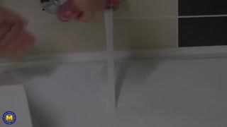 Naughty mature Malinda W. loves shower fucking - страстные шлюхи в HD BIGWHORE.COM