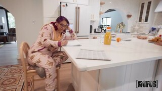 Blowjob Breakfast Bonanza - страстные шлюхи в HD BIGWHORE.COM