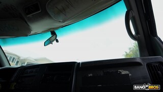 Kloe's Interracial Bang Bus Adventure - страстные шлюхи в HD BIGWHORE.COM